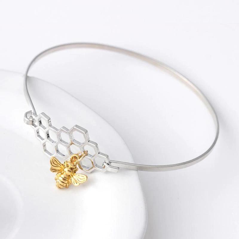 Horizontal Honeycomb & Bee Bracelet - Pretty Little Wish.com