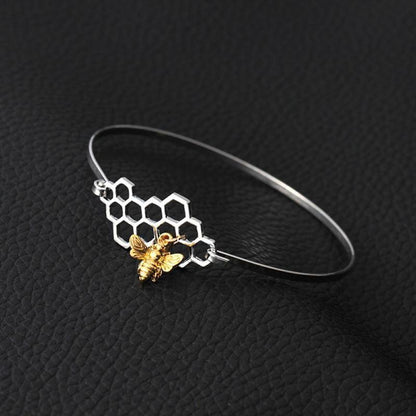 Horizontal Honeycomb & Bee Bracelet - Pretty Little Wish.com